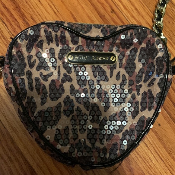 Betsey Johnson crossbody cheetah leopard heart sequin purse with chain strap - Picture 2 of 4